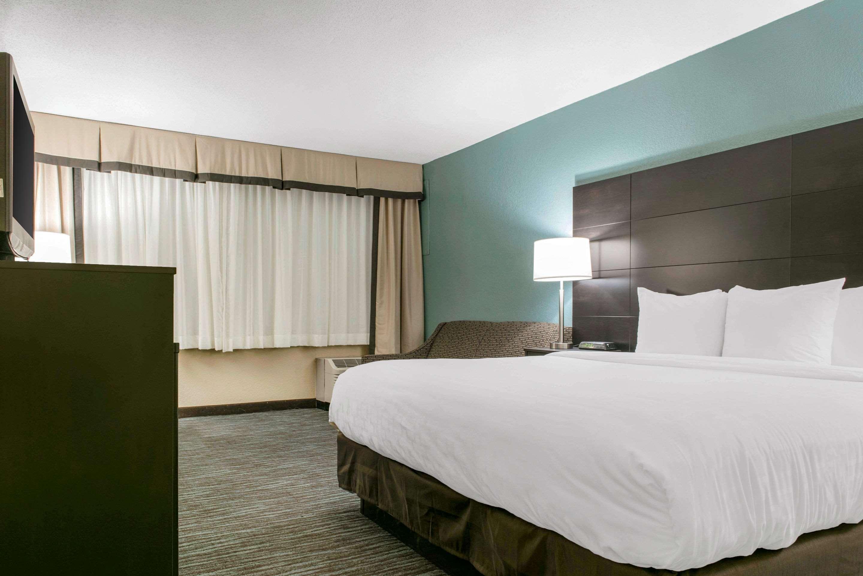 Quality Inn Dayton Airport Englewood Экстерьер фото