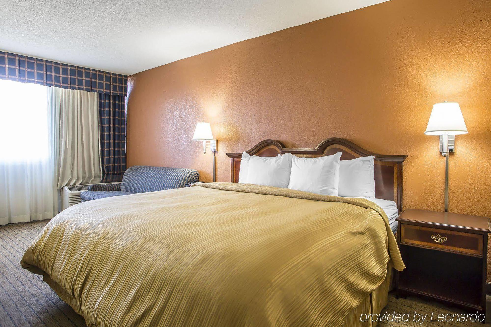 Quality Inn Dayton Airport Englewood Экстерьер фото