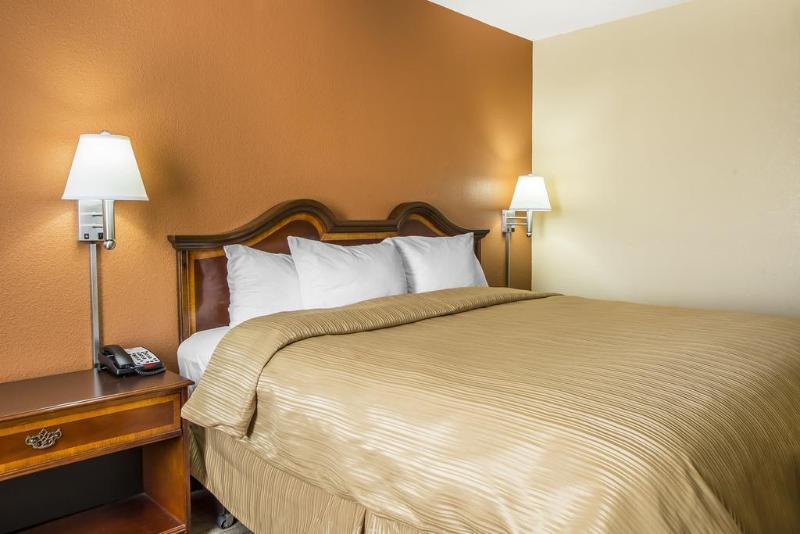 Quality Inn Dayton Airport Englewood Экстерьер фото